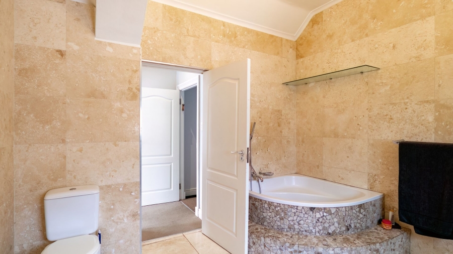 4 Bedroom Property for Sale in Fresnaye Western Cape